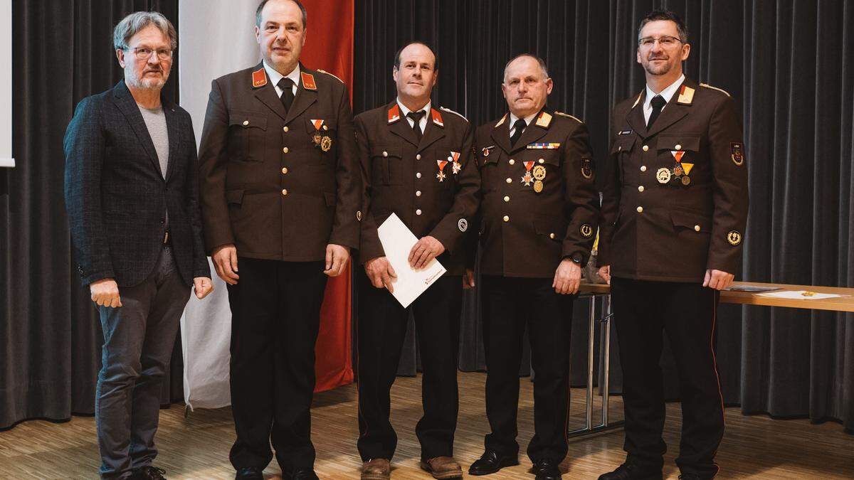 Bürgermeister Georg Hofmann, Kommandant Peter Kassewalder, Günter Rainer, Feuerwehrinspektor Franz Brunner und Abschnittskommandant Hannes Rinner