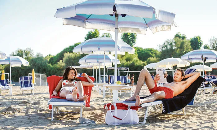 Und danach kann man sich am Strand entspannen oder im Wasser planschen