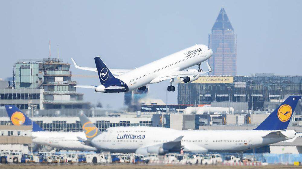 Flughafen Frankfurt am Main - Lufthansa gibt Landerechte ab