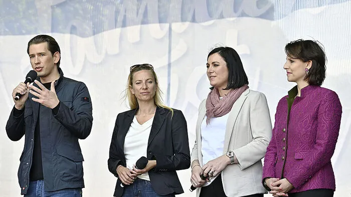 Die ÖVP-Regierungsriege (Kurz, Bogner-Strauß, Köstinger, Edtstadler) beim "Familienfest" am 1. Mai