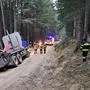 Ein Holzlastwagen stürzte in Salla fast einen Hang hinunter
