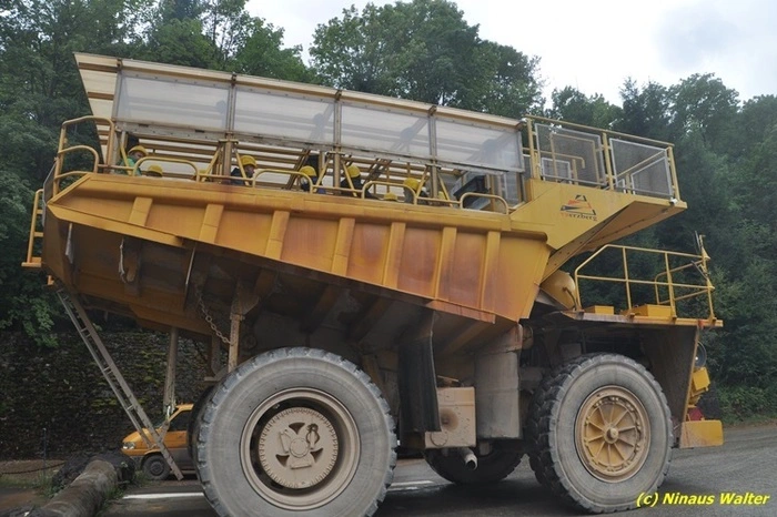 Auf dem Programm standen ein Besuch am Ezrberg samt Fahrt mit dem Super-Lkw Hauly (Foto) sowie...