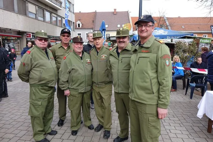 Auch Einsatzorganisationen, Sport- und Musikvereine fanden sich am Hauptplatz ein.