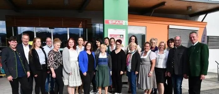 Viel Freude bei Mitarbeiterinnen und Mitarbeitern bei Spar Landforst in Neumarkt