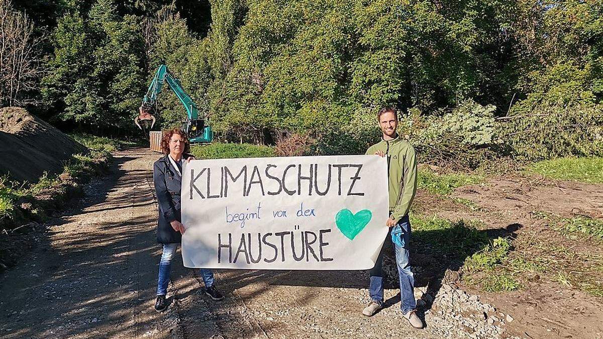 Gegen Renate Hölzl vom Verein „Osttirol Natur“ (im Bild mit Helmut Beham) soll es rechtliche Konsequenzen wegen unerlaubten Betretens der Baustelle geben