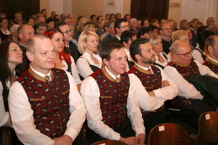 Übrigens: Der Reinerlös des Benefizabends kommt der Kleinen Zeitung-Aktion „Kärntner in Not“ zugute! 