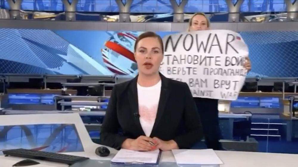 Protestaktion der TV-Redakteurin Owsjannikowa im russischen Staatsfernsehen