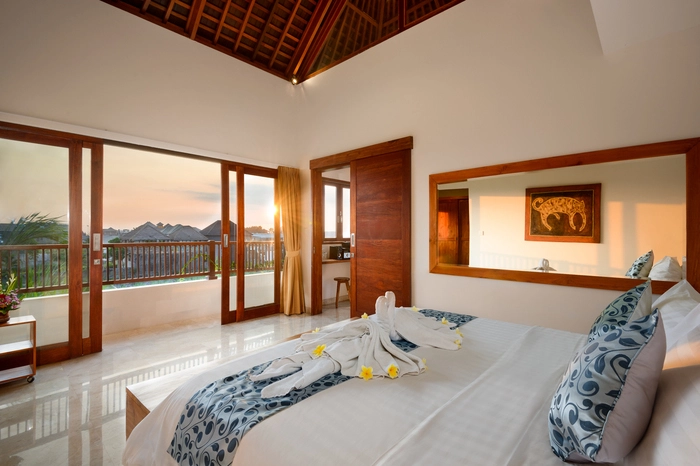 Echo Beach Twonhouses, Canggu, Indonesien. Canggu bietet, mit zahlreichen veganen Restaurants und Smoothie-Bowl-Cafés, ernährungsbewussten Reisenden eine große Auswahl an gesunden Speisen. Wer auf der Inselgruppe urlauben möchte, kann dies in den Echo Beach Townhouses tun.