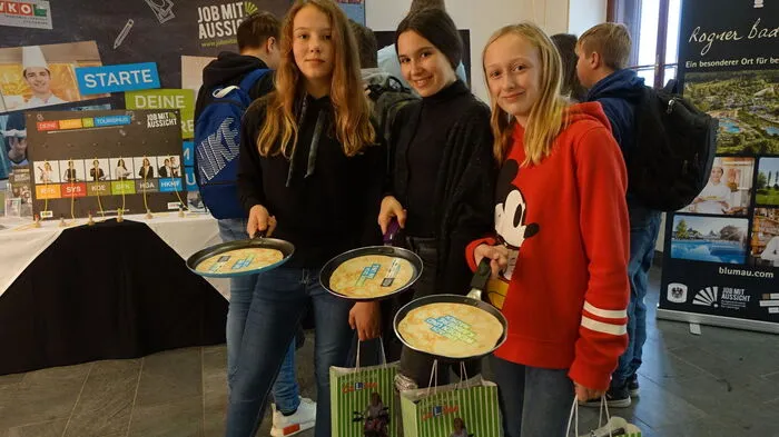 ...konnten sich bei der Berufsmesse in Gleisdorf über ihren Traumberuf informieren.