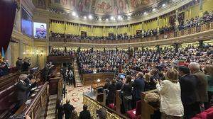 Simultanübersetzung kein Novum. Der Congreso de los Diputados in Madrid bei Selenskyj-Rede auf Ukrainisch