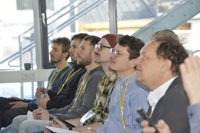 Gespanntes Zuhören am Campus