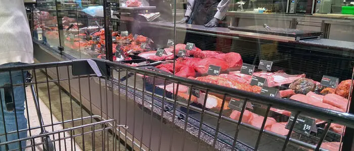 Abgepacktes Fleisch lässt sich leichter spenden als Ware aus der Feinkosttheke – Symbolbild