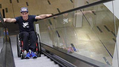 Es geht nach oben: Lukas Müller kommt mittlerweile mit seinem Rollstuhl sehr gut zurecht.