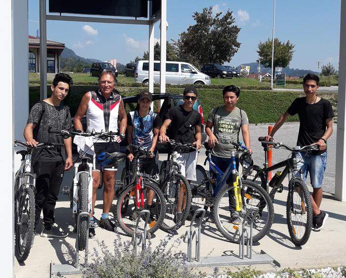 Szarvas organisiert auch Radtour gemeinsam mit jungen Asylwerbern