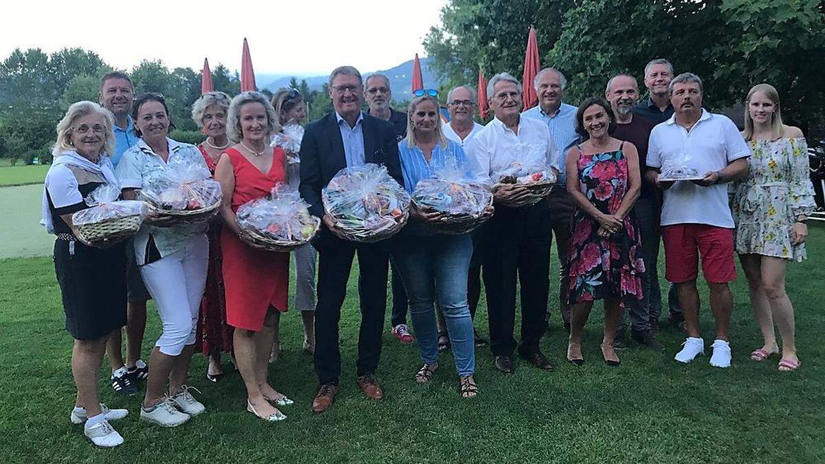 Die Sieger des Golfturniers wurden mit kulinarischen Köstlichkeiten belohnt