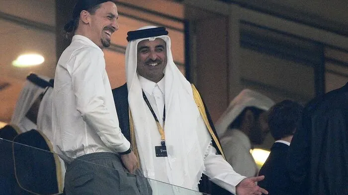 Schwedens Fußball-Star Zlatan Ibrahimovic mit Scheich Tamim bin Hamad al-Thani