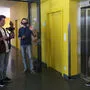 Schüler der 5. Klasse führen online durch die Handelsakademie Lienz 