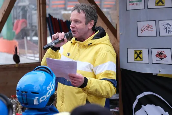 Der stellvertredende Bürgermeister von Kartitsch, Peter Lusser, bei der Siegerehrung