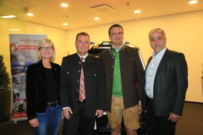 Mit diesen Worten eröffneten Oberbrandrat Erwin Grangl und Brandrat Harald Pöchtrager den „Tag des Dankes“ am Red-Bull-Ring in Spielberg. Im Bild: LAbg. Gabriele Kolar, der Judenburger Bereichskommandant Harald Schaden, sein Knittelfelder Kollege Erwin Grangl, LAbg. Hermann Hartleb