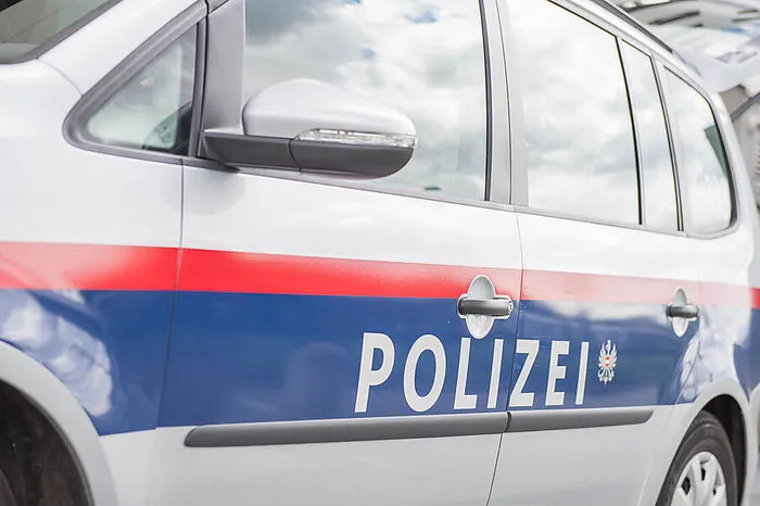 Top 6: Nur kurz dauerte ein Einsatz für die Stadtfeuerwehr Oberwart. Dem betroffenen Autolenker, der auf einem Supermarkt-Parkplatz in Oberwart über die Böschung fuhr, wird er wohl länger in Erinnerung bleiben.