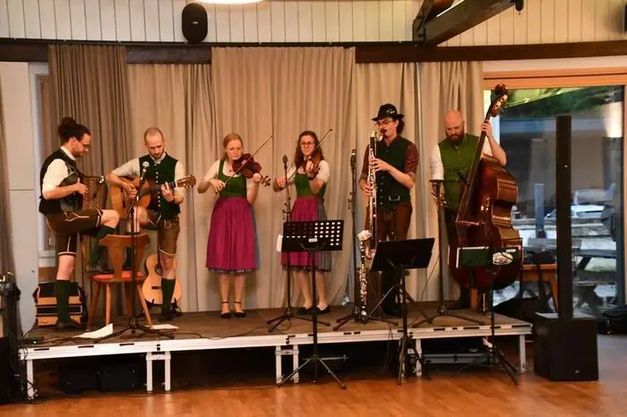 Viele Seminareinheiten fanden zudem in den Räumlichkeiten des Blasmusikmuseums statt. Insgesamt standen elf Referenten für unterschiedliche Instrumente und musikalische Bereiche zur Verfügung.