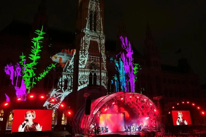 Trotz Regen und Kälte liessen sich die Wienerinnen und Wiener sowie Touristen die Eröffnungsshow nicht entgehen