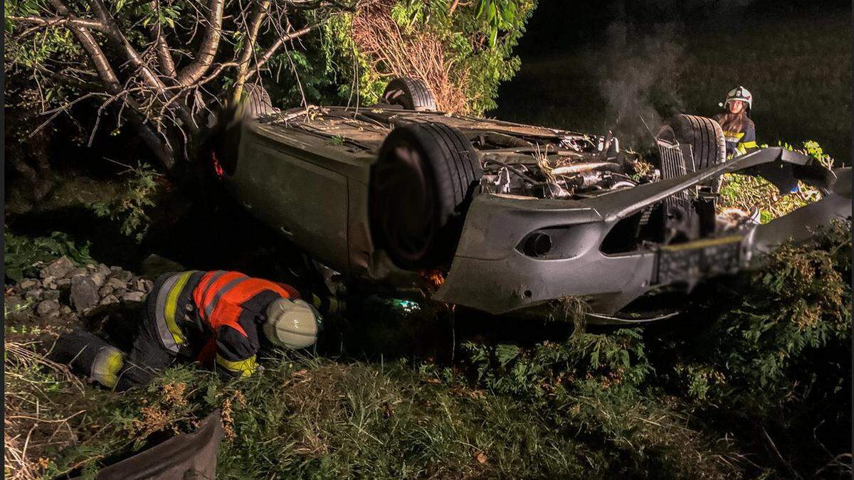 Laßnitzhöhe: Ein PKW überschlug sich und krachte in eine Hecke