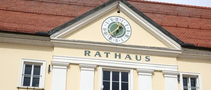 Uhr am Völkermarkter Rathaus