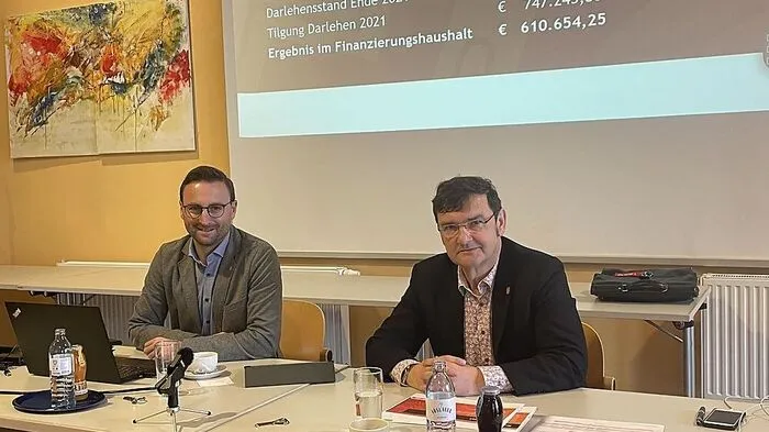 Bürgermeister Jochen Jance und Finanzreferent Rainer Schlang haben fürs heurige Jahr viele Investitionspläne für St. Barbara