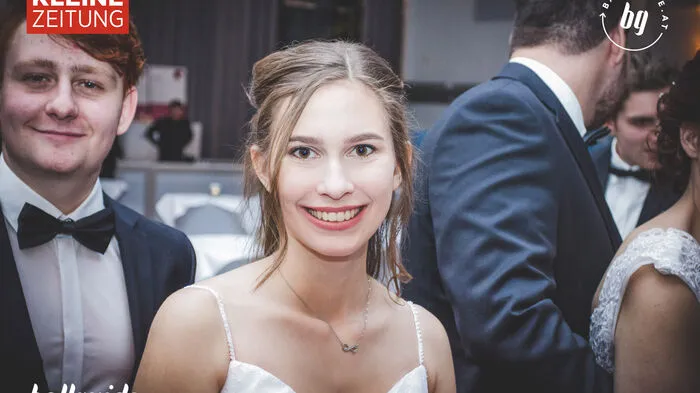 Hunderte begeisterte Balltiger amüsierten sich beim Maturaball der HLW/ORG Schulschwestern in der Seifenfabrik prächtig. Gefeiert wurde unter dem Motto Highway to Matura- Mit Stil zum Ziel, bis in den frühen Morgen. Klicken Sie sich durch die Bildergalerie!