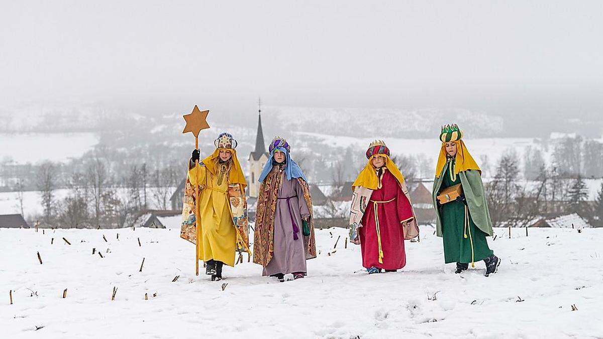 Sternträgerin Leonie, Caspar Christina, Balthasar Irene, Melchior Hannah am Weg