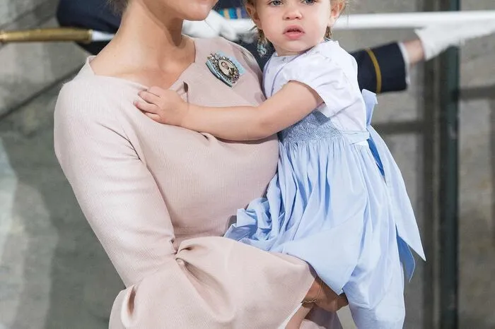 Auch die kleine Leonore war mit ihrer Mutter Prinzessin Madeleine bei Oscars Taufe dabei...