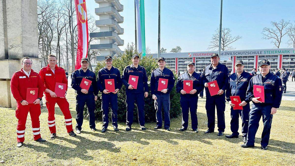 Mitglieder der Brucker Feuerwehren und des Roten Kreuzes wurden geehrt