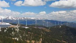 Visualisierung: Links der Bestand (drei Windräder), rechts der Ausbau