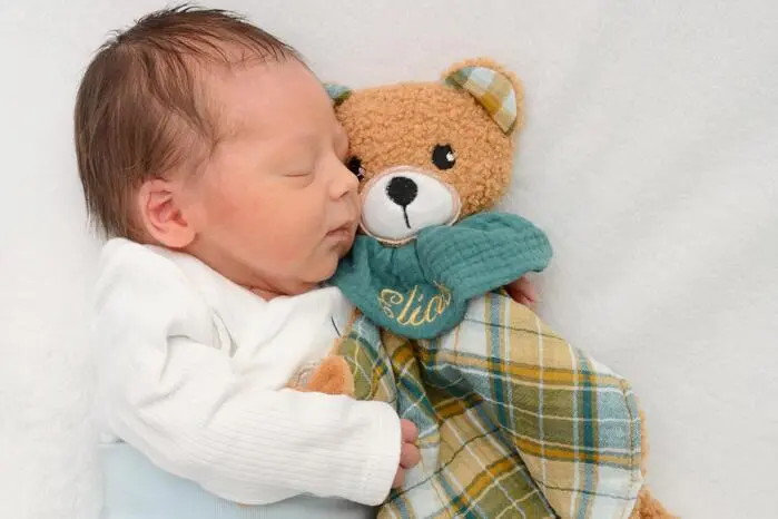 Mit der Ankunft von Elias Justinian am 2. Juni ist das Familienglück von Melissa und Andre Fechter aus Knittelfeld perfekt. Der junge Mann brachte bei der Geburt 3050 Gramm auf die Waage und war 49 Zentimeter groß.