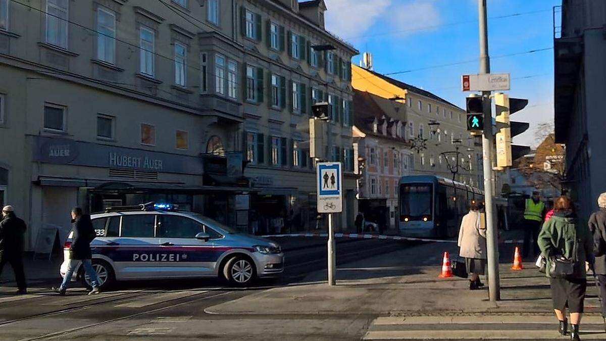 Soeben wurde der Südtiroler Platz abgesperrt