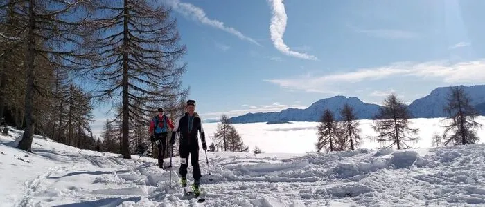 Zwei Skitourenläufer beim Irschner Tourenlauf