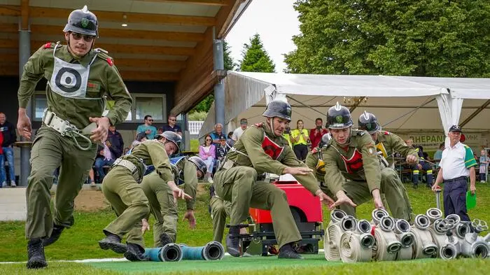 Unter Organisation der Freiwilligen Feuerwehr Axbach, geführt von Joachim Kickmeier und Alexander Fink, fand kürzlich der Bereichsfeuerwehr-Leistungsbewerb des Bereichsfeuerwehrverbands (BFV) Feldbach auf dem Sportplatz in Paldau statt.