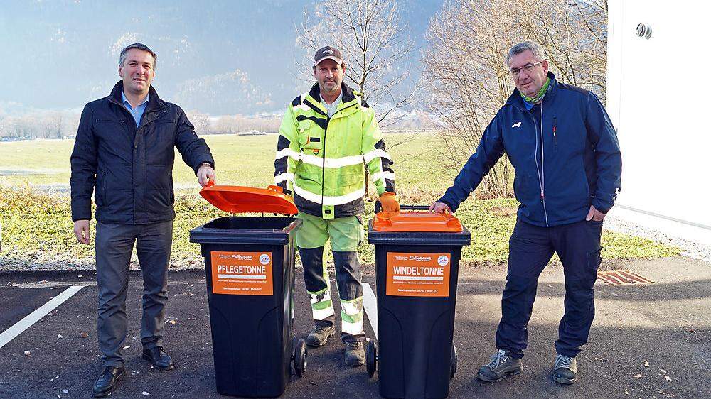 Sozialreferent Vizebürgermeister Andreas Unterrieder, Josef Laggner (Mitarbeiter Abfallwirtschaftszentrum) und Ernst Palle (Betriebsleiter Abfallwirtschaftszentrum)