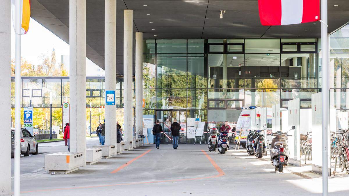 Der Mann wurde in das Klinikum Klagenfurt gebracht