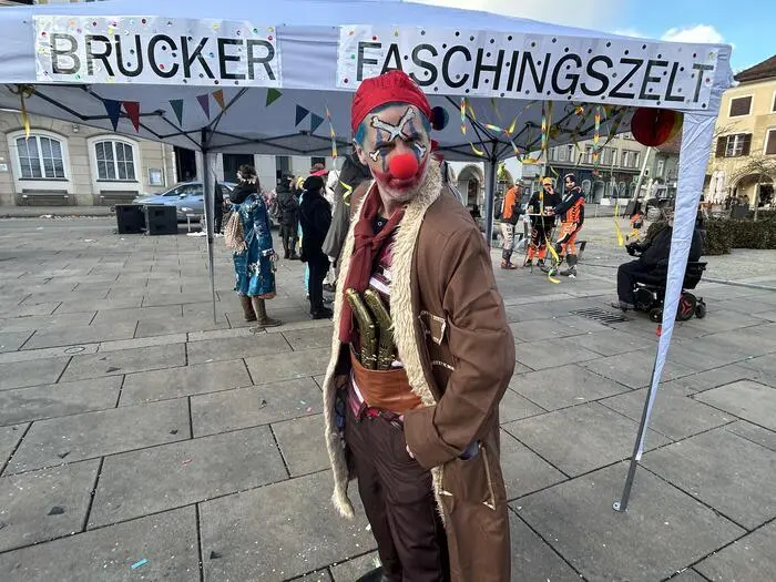 Irgendwie schaffte es das fehlende Faschingszelt heuer dann doch noch auf den Hauptplatz...