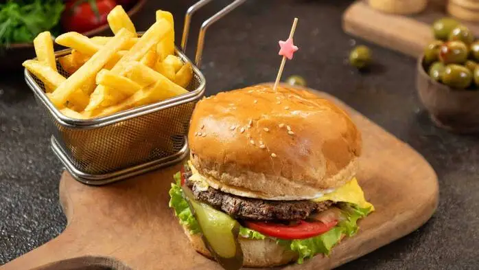 Heuer gibt es auch einen USA-Fokus, unter anderem mit der Veranstaltung „American Street Food: Burger, Fries und mehr“ (Symbolfoto)