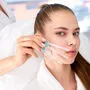 Immer jünger werden die Patientinnen und Patienten, die zu Hyaluron und Botox greifen