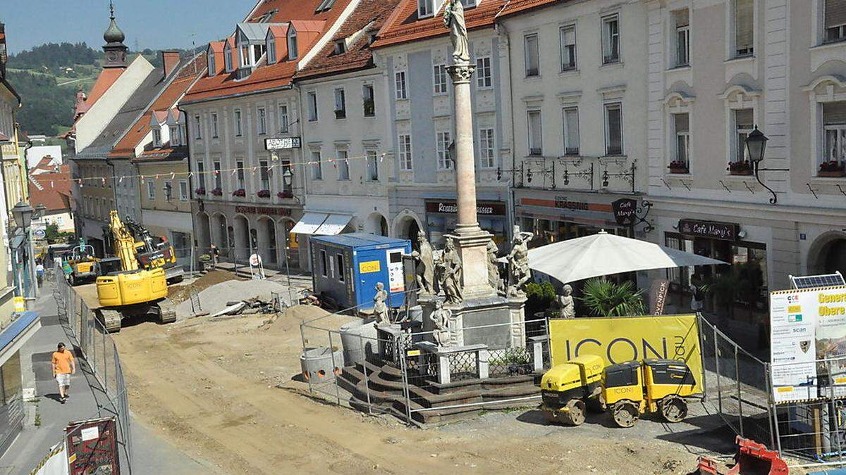 Der Umbau läuft auf Hochtouren: Seit einem Monat ist der Hohe Platz für den Verkehr gesperrt