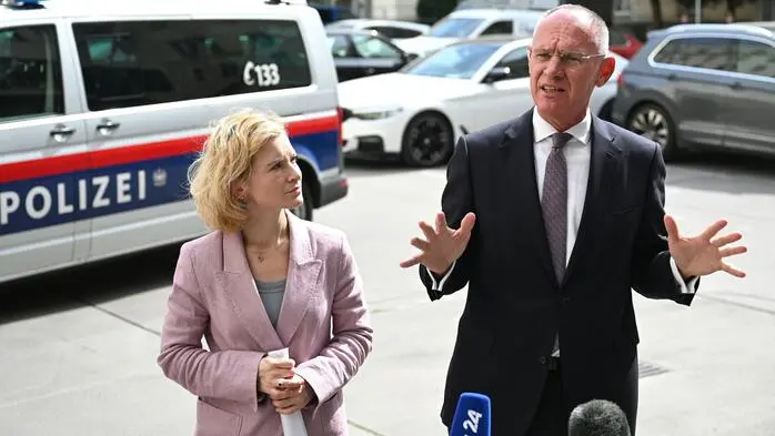 Innenminister Gerhard Karner (ÖVP) und Frauenministerin Eva-Maria Holzleitner (SPÖ).