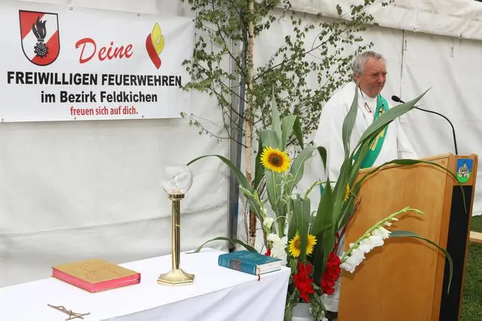 Diakon Michael Wedenig zelebrierte die Feldmesse beim Rüsthaus.