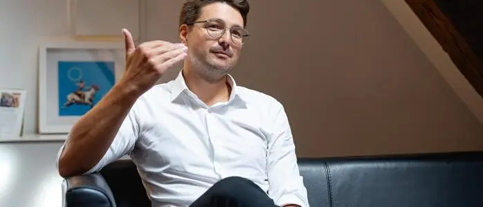„Die alte Bundesregierung hat einen Scherbenhaufen hinterlassen“, sagt Niko Swatek, Landeschef der Neos