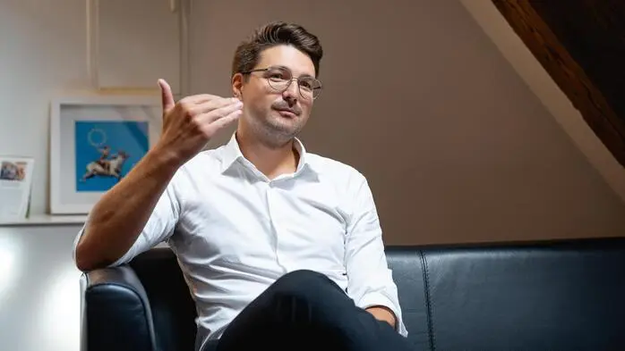 „Die alte Bundesregierung hat einen Scherbenhaufen hinterlassen“, sagt Niko Swatek, Landeschef der Neos