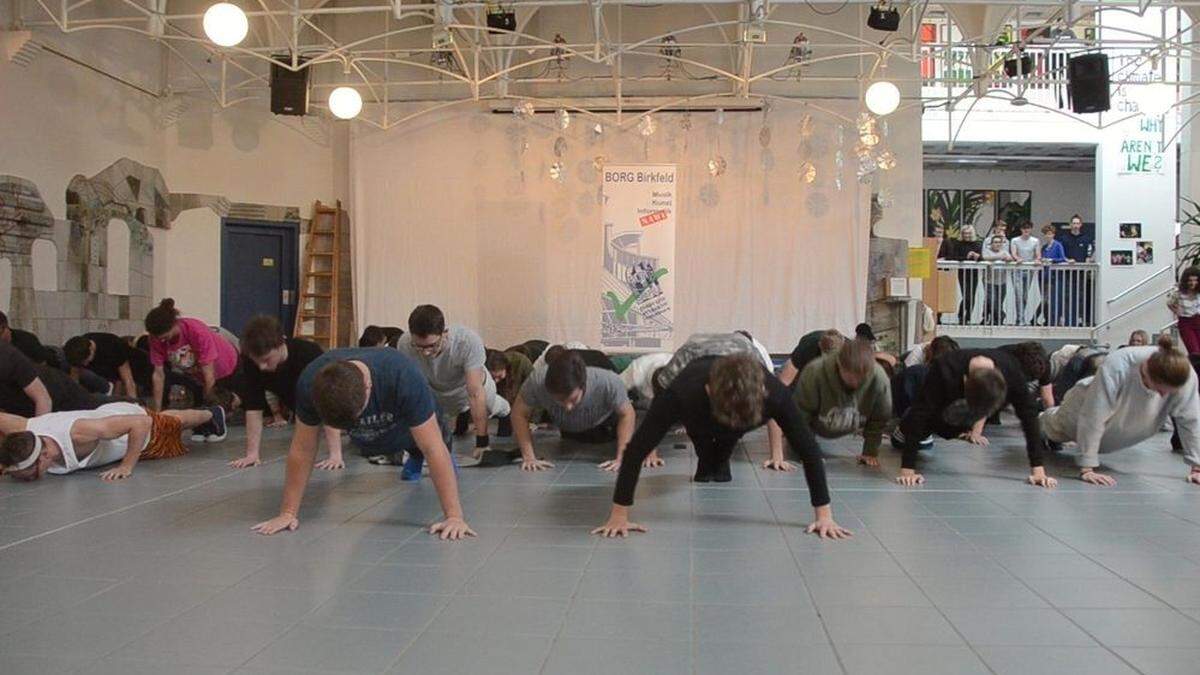 Liegestützen-Challenge am Borg Birkfeld