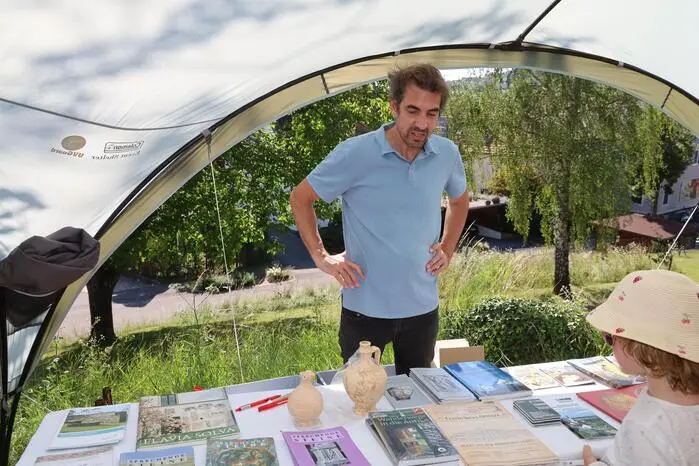 Auf mehreren Stationen wurde beim Forschungsfest in Tieschen Einblick in die Welt der Archäologie geboten.
